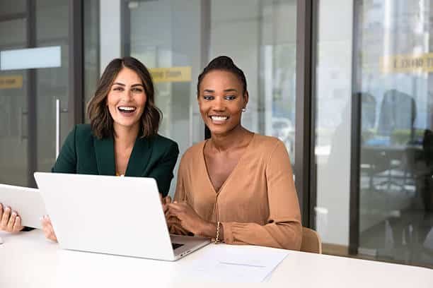 Transformer un site internet attractif Lyon en outil commercial exige de combiner UX, contenu pertinent, outils de conversion et stratégie de visibilité.