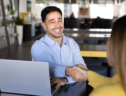La visite virtuelle hôtel Lyon ne se limite pas à montrer des images 360°. Elle doit raconter une histoire cohérente, guider l’utilisateur
