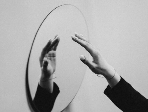Comment transporter un miroir sans risquer de le casser